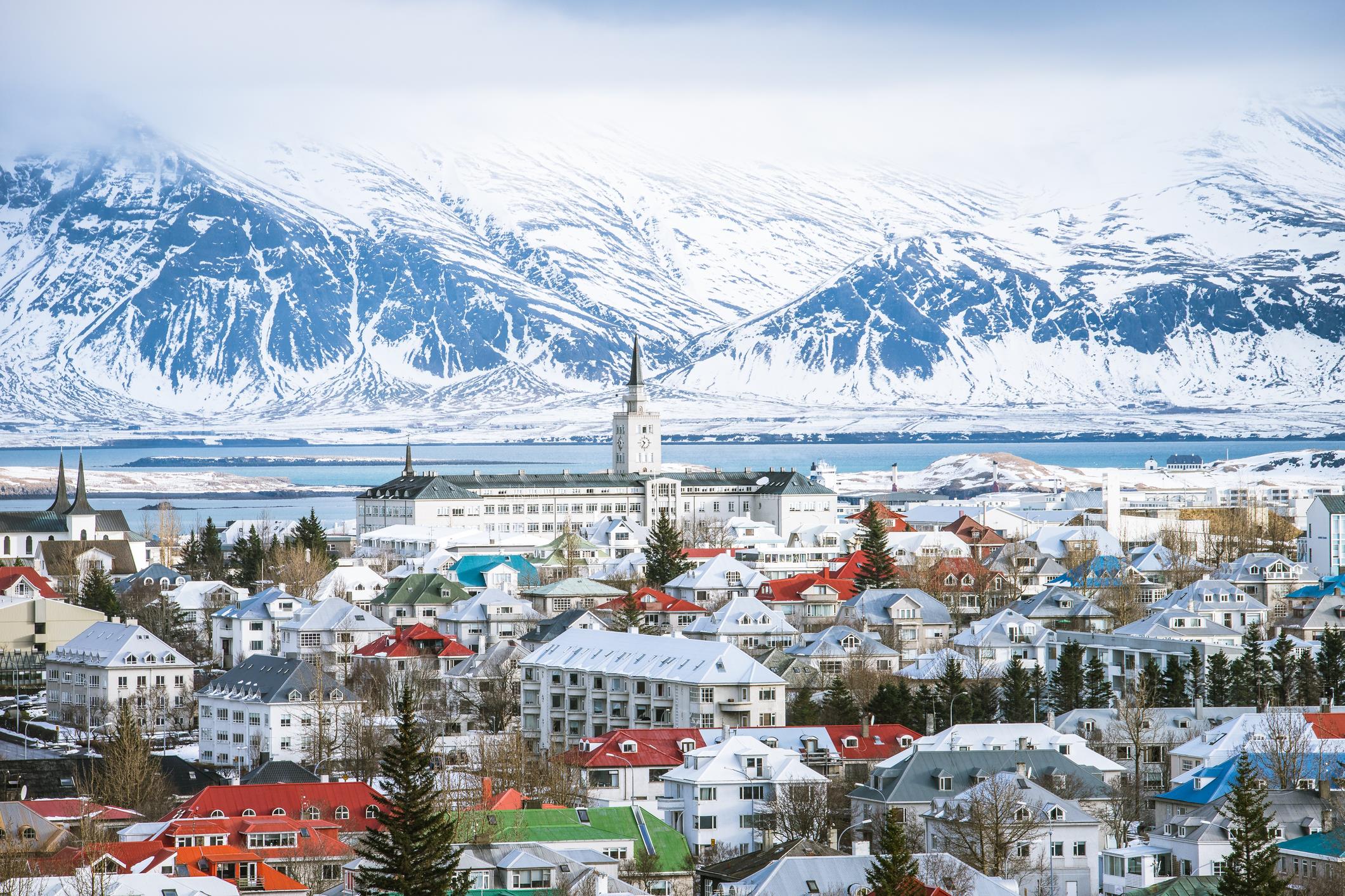 Đặt vé máy bay giá rẻ đi Iceland - đất nước của lửa và băng